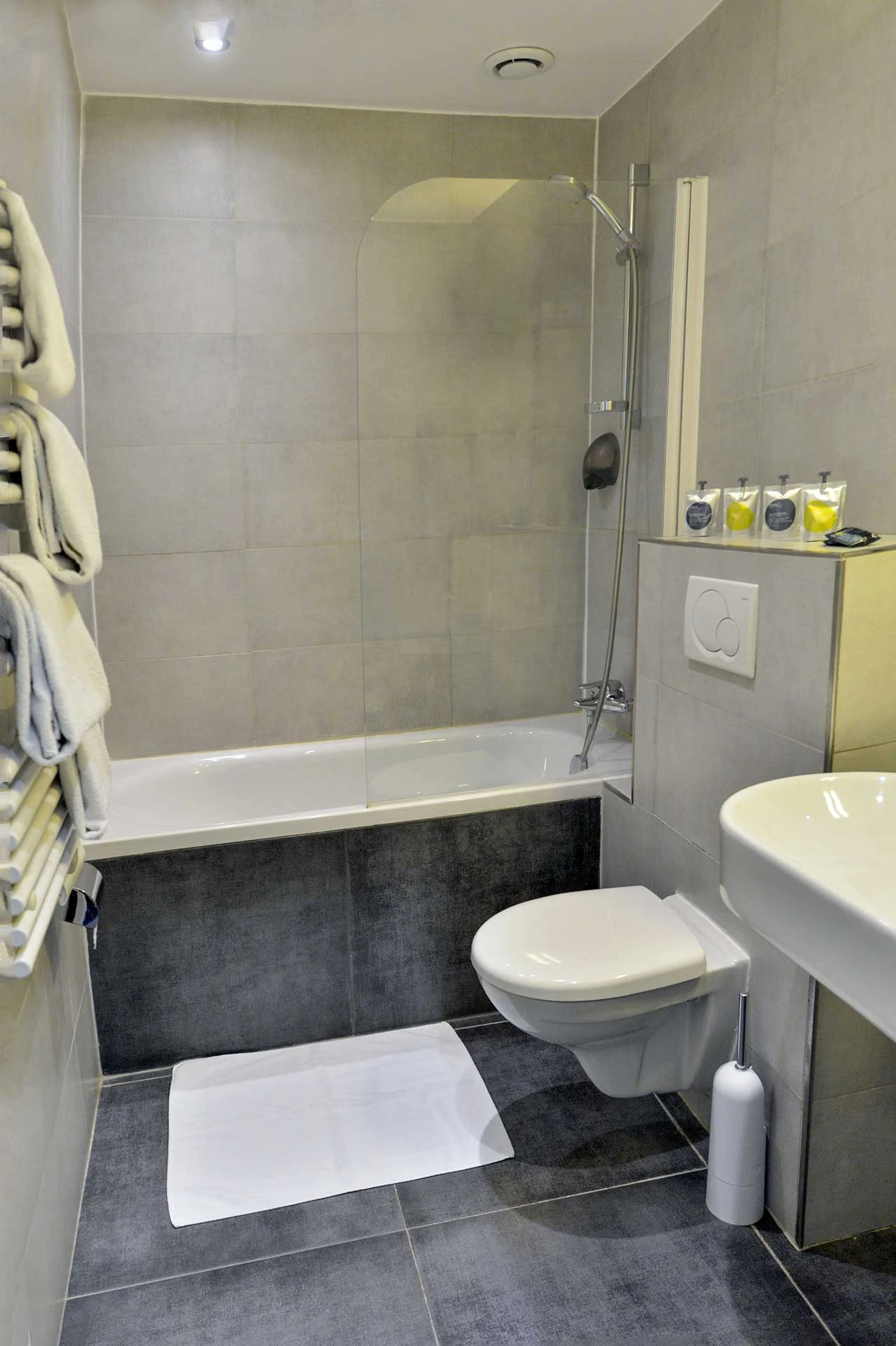 Chambres Supérieure Triple - Hôtel Eugénie | Boutique hôtel 3* Paris